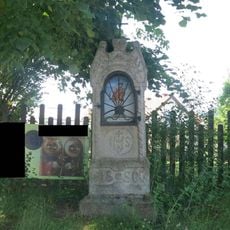 Kříž s kapličkou v Mírové ulici ve Vyšším Brodě