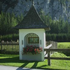 Wegkapelle und Kruzifix