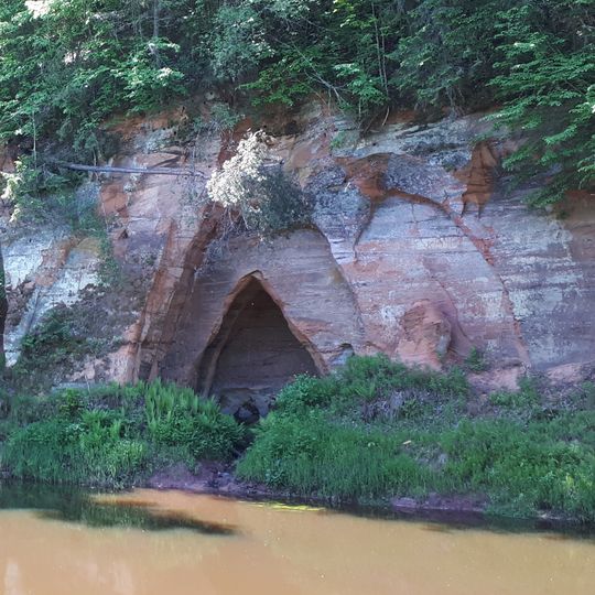 Dzelveskalna atsegumi un alas