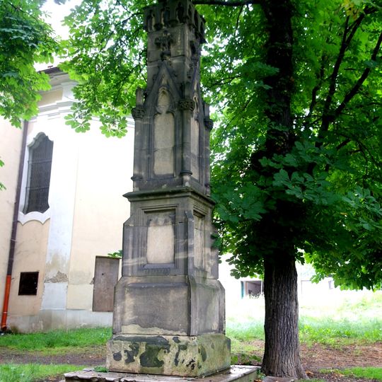 Sloup u kostela Zvěstování Panny Marie v Berouně