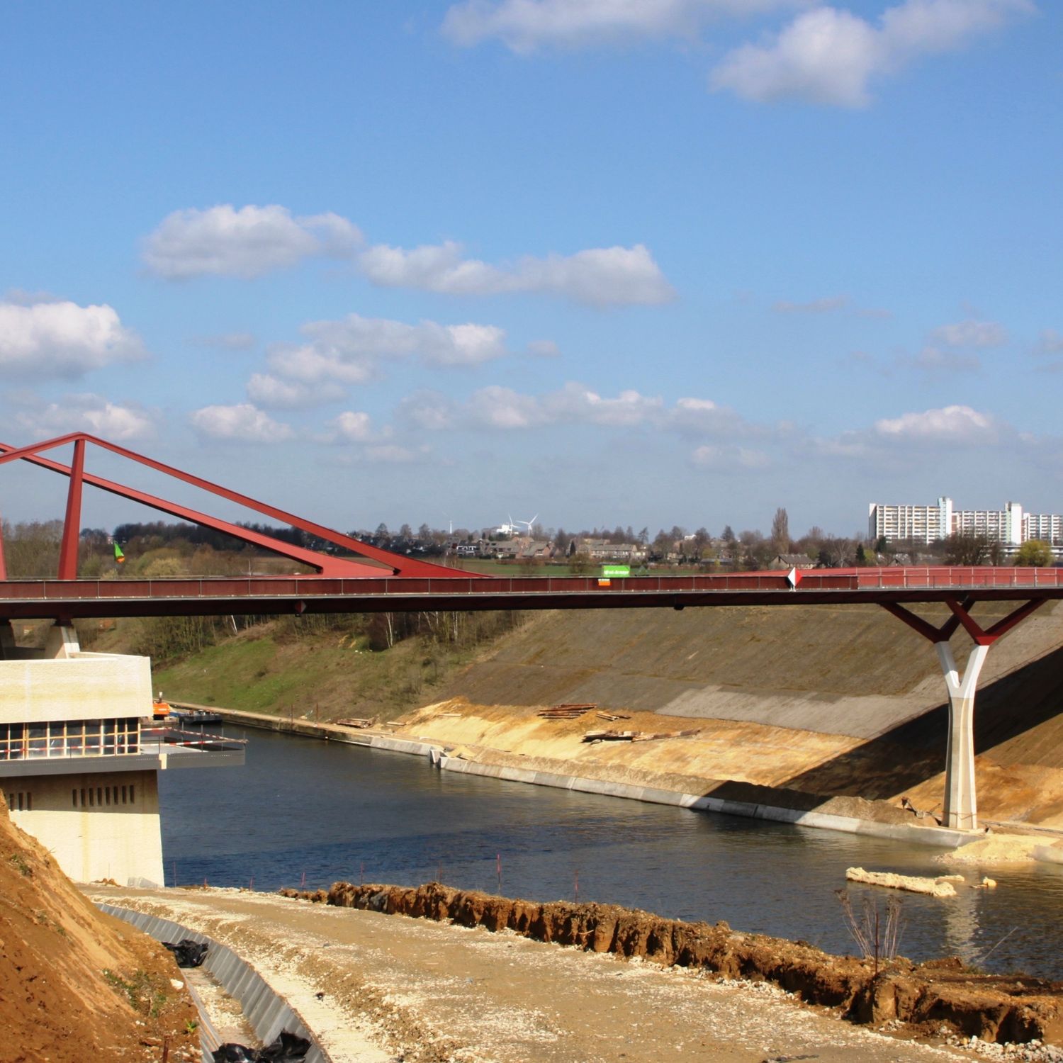 Brug bij Vroenhoven - Pont à haubans sur le Canal Albert à Riemst, Belgique
