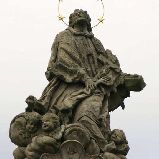 Sousoší svatého Jana Nepomuckého v parku u kostela Nanebevzetí v Mostě