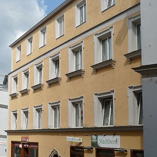 Wohn- und Geschäftshaus