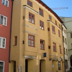 Wohn- und Geschäftshaus