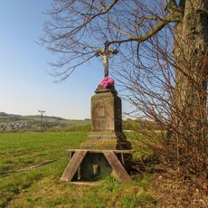 Kříž u Drozdova vedle polní cesty