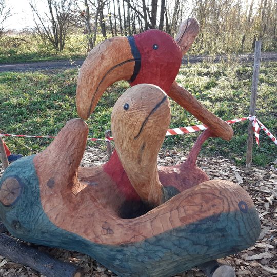 Dřevěná socha u jezu ve Vidově