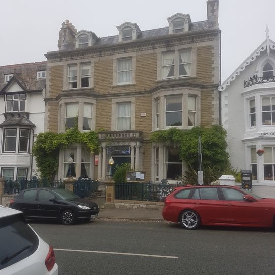 Osborne House, including forecourt wall & piers