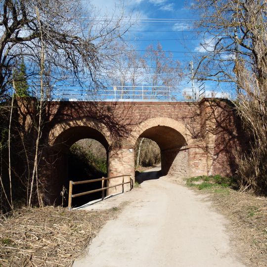 Pont sota la via del tren