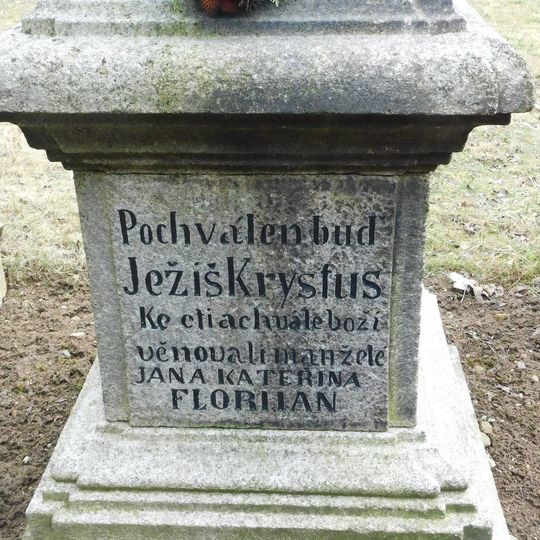 Kříž severně od Čejkova při cestě na Sázavu