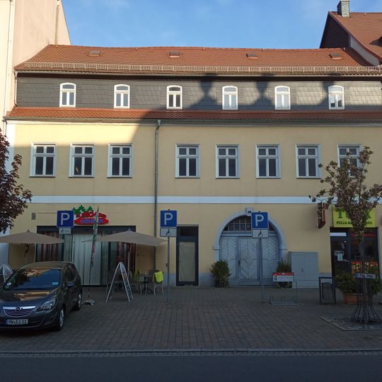 Wohnhaus in geschlossener Bebauung Schloßstraße 1