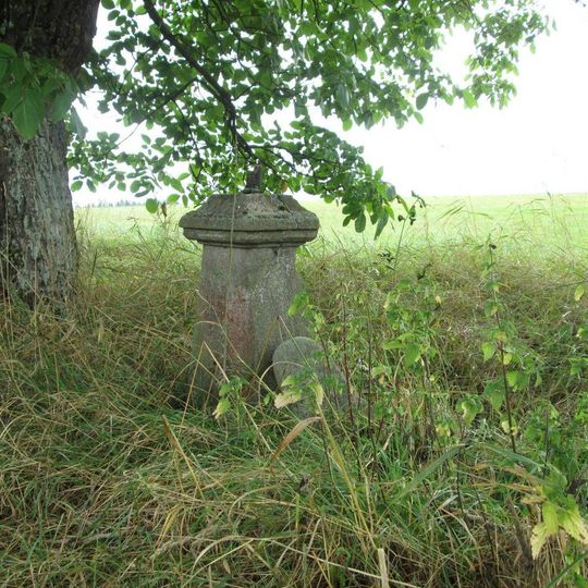 Kříž jižně od Chrástova