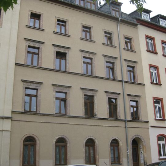 Mietshaus in geschlossener Bebauung Peterstraße 21