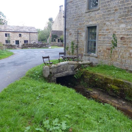 Culvert mouth, lining walls, bridge and sheepwash west of Manor House Barn