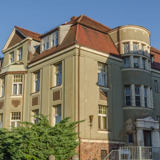 Villa mit Einfriedung Schumannstraße 3