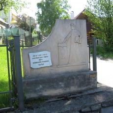 Pomník Jana Paila před evangelickým kostelem ve Svratouchu