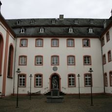 Ehem. Jesuitenkollegium/ Kath. Pfarrkirche St. Joh. Nepomuk