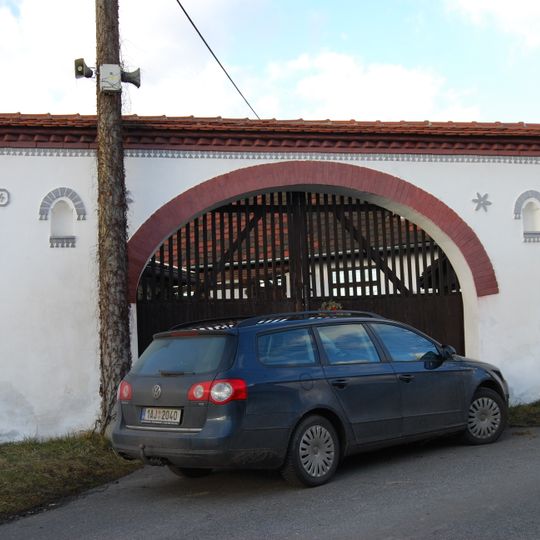 Brána usedlosti čp. 4