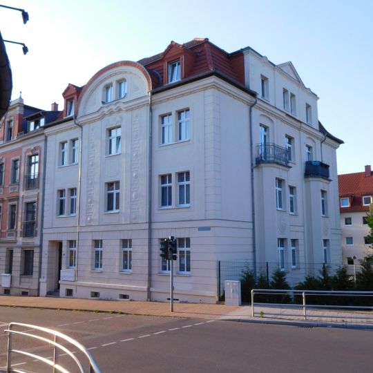 Mietshaus in halboffener Bebauung und Ecklage Winklerstraße 34