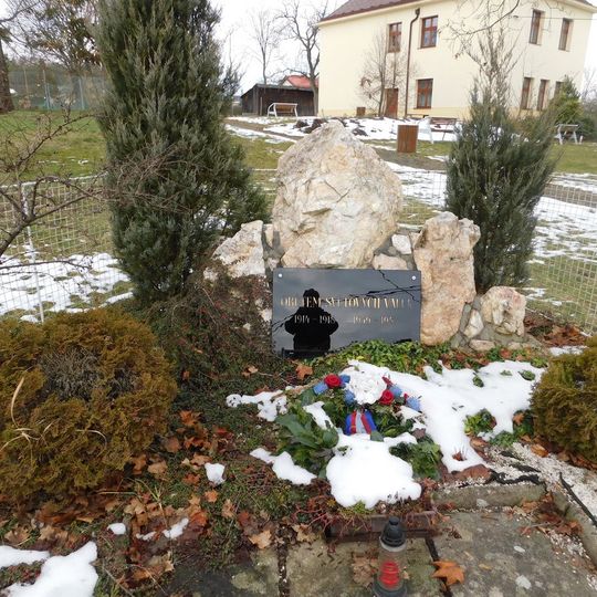 Pomník obětem světových válek ve Hvozdnici