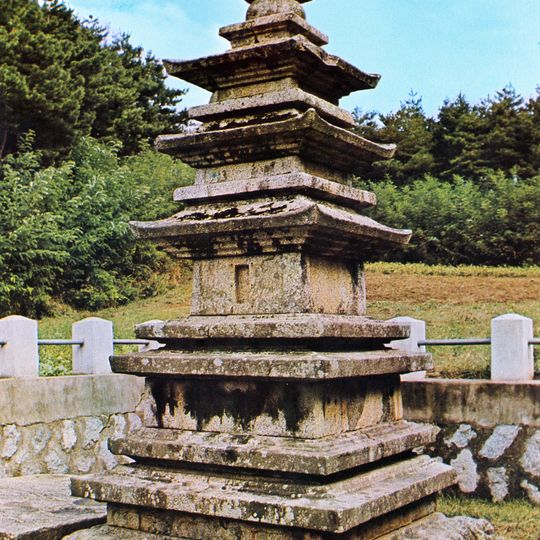 Gangneung Sinboksa Temple Site Three-storey Stone Pagoda