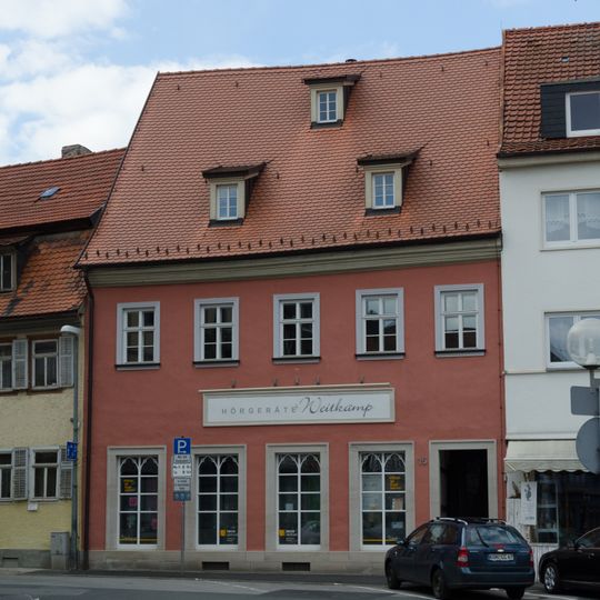 Wohn- und Geschäftshaus