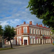 Dzīvojamā ēka ar veikaliem