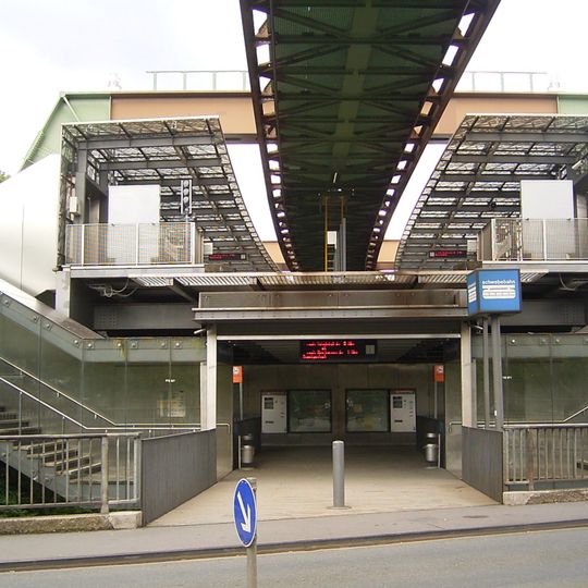 Schwebebahn station Loher Brücke