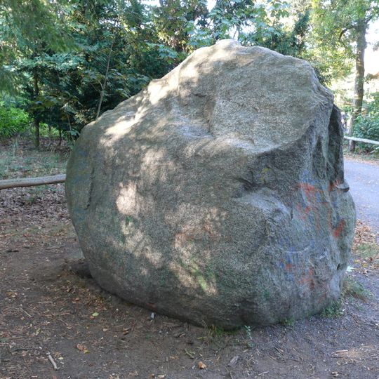 Findling vor Revierförsterei Eichkamp