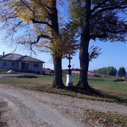 Kříž v jihozápadní části Rodinova