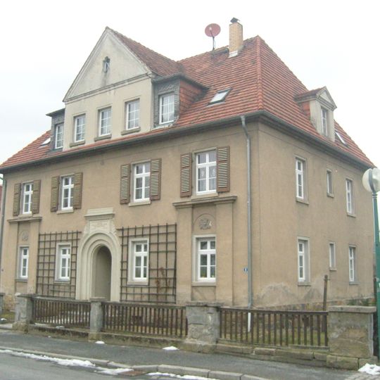 Wohnhaus in offener Bebauung Struvestraße 9