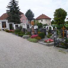 Friedhof mit Nischenarkaden