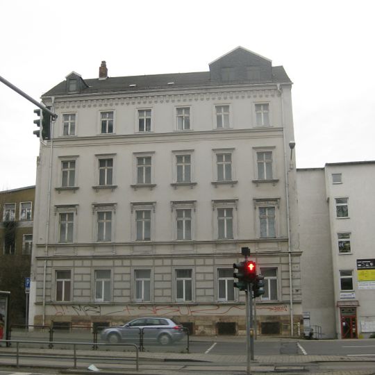 Mietshaus in offener Bebauung Theaterstraße 76