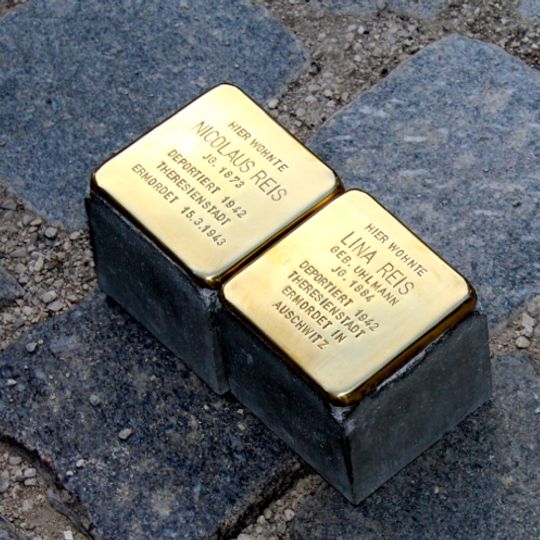 Stolperstein en memoria de Lina Reis