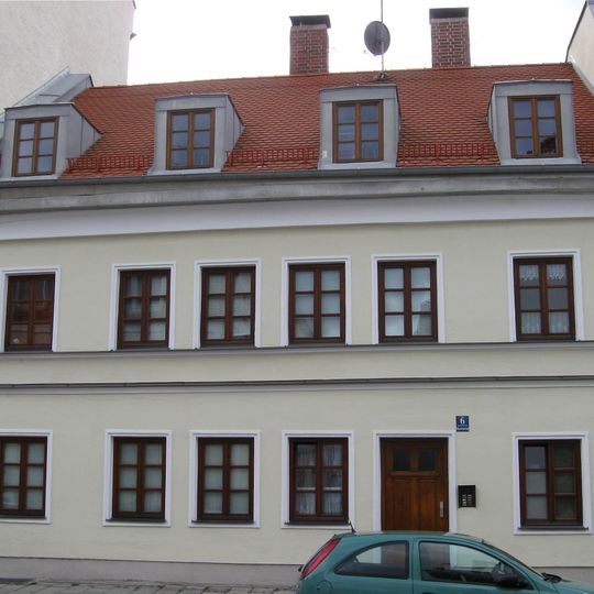 Zweigeschossiges Wohnhaus