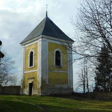 Zvonice u kostela svatého Jiří v Hradešíně