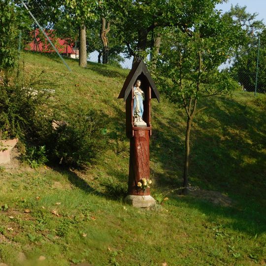 Kaplička se sochou Panny Marie na cestě ke kapli svatého Urbana