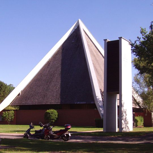 Passionskirche mit Gemeindezentrum