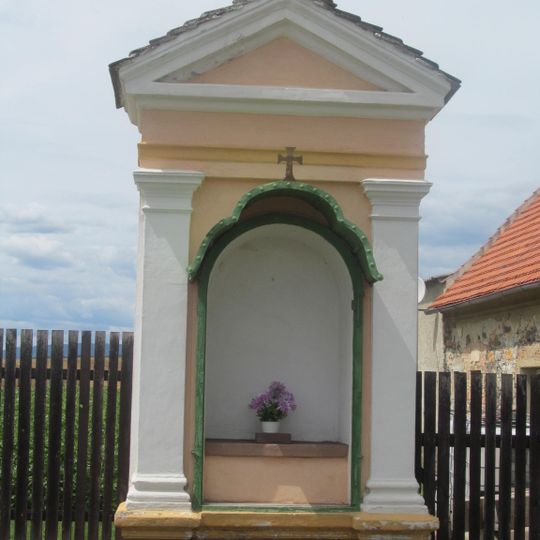 Výklenková kaplička se sousoším Piety