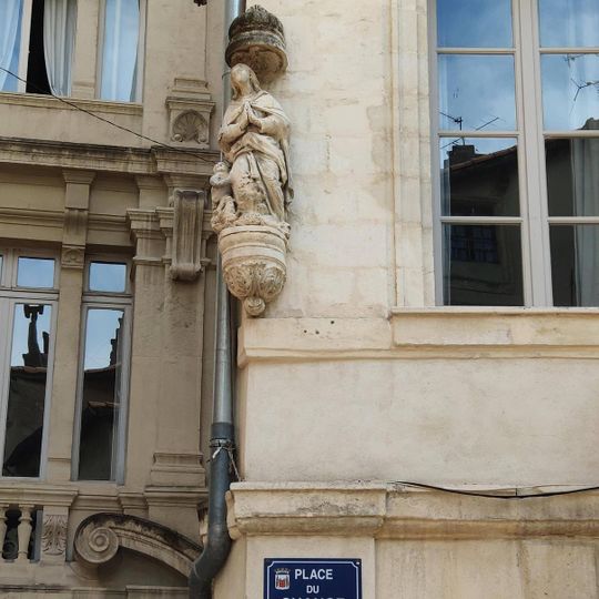 Vierge aux mains jointes à l’enfant