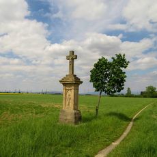 Kříž ve Třech Dvorech na okraji vesnice