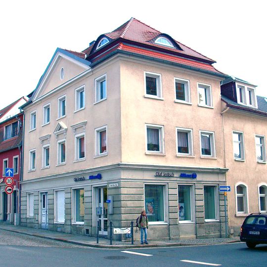 Wohnhaus in Ecklage mit Laden Julius-Kühn-Platz 1