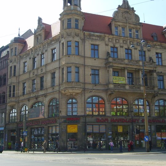 Dom mieszkalno-handlowy