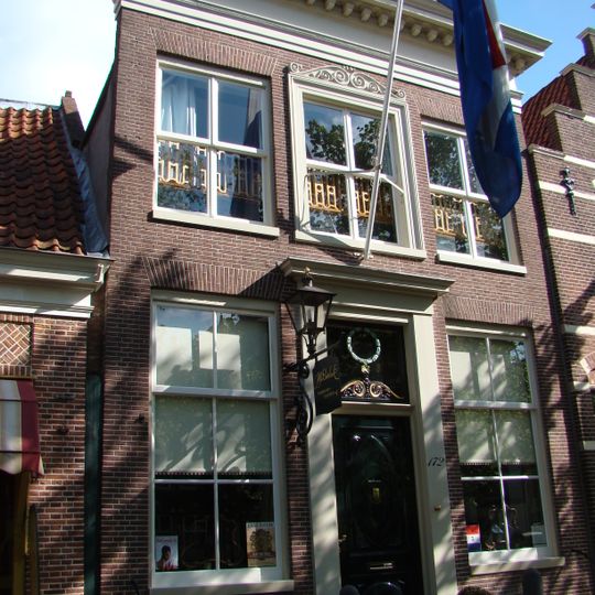 Huis met aan de achterzijde een puntgevel