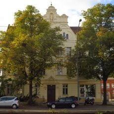 Mietshaus & Einfriedung Berliner Straße 7