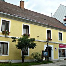 Wohn- und Geschäftshaus