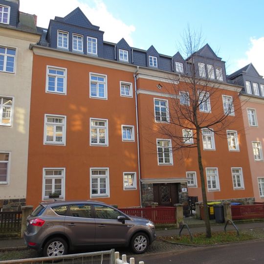 Mietshaus in geschlossener Bebauung mit Vorgarten und Einfriedung Helmholtzstraße 37