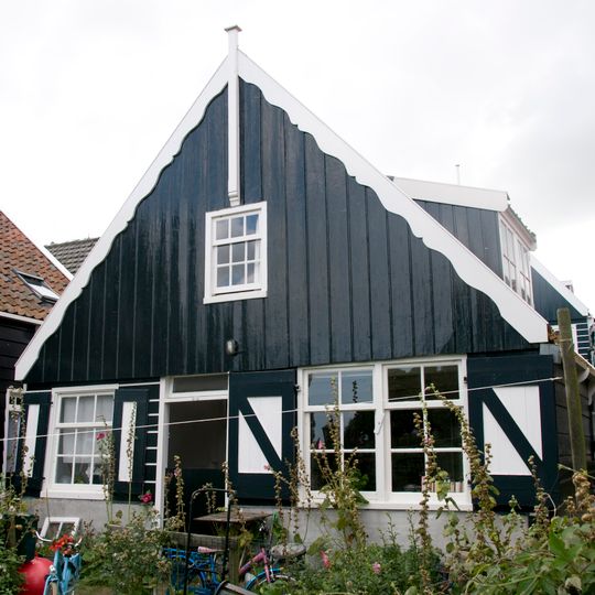 Kerkbuurt 136, Marken