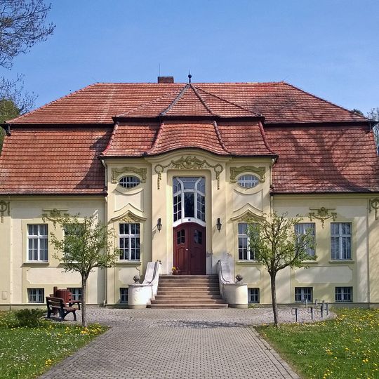Einzeldenkmal der Sachgesamtheit Rittergut Horka: ehem. Herrenhaus Am Gemeindeamt 2