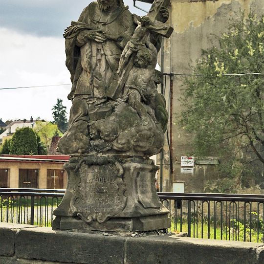 Socha svatého Jana Nepomuckého na mostě v Pražské ulici v Rumburku