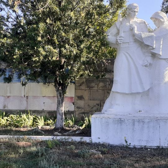 Monument comun al ostașilor căzuți în 1944